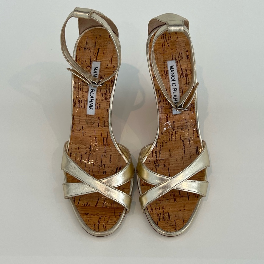 MANOLO BLAHNIK GOLD LEATHER WEDGE SANDALS SIZE IT 37.5 / 7.5 NIB!